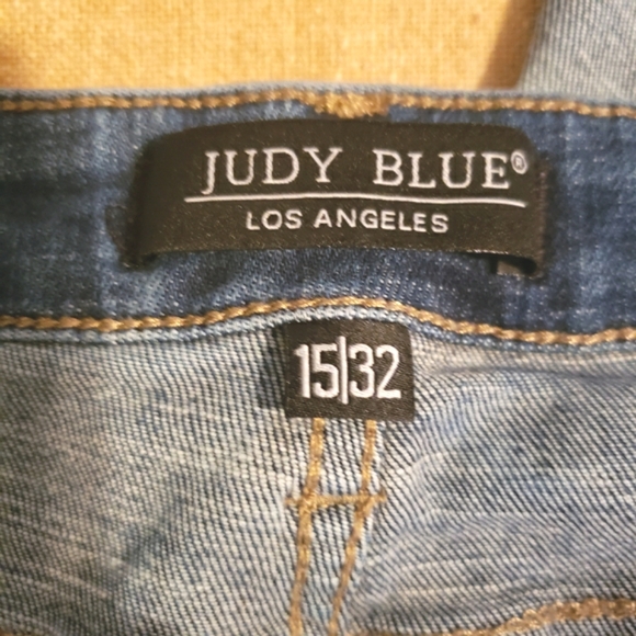 Judy Blue High-Rise Jean Capris Med Wash Denim With Factory Distressing Sz 15/31 - Picture 12 of 12
